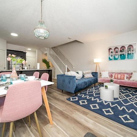Mediterranean Retreat - King Bed - Fireplace - Jacuzzi - Fast Wi-Fi - Games Room - Free Parking & Netflix Edmonton Exteriér fotografie