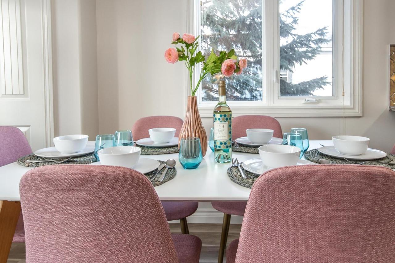 Mediterranean Retreat - King Bed - Fireplace - Jacuzzi - Fast Wi-Fi - Games Room - Free Parking & Netflix Edmonton Exteriér fotografie