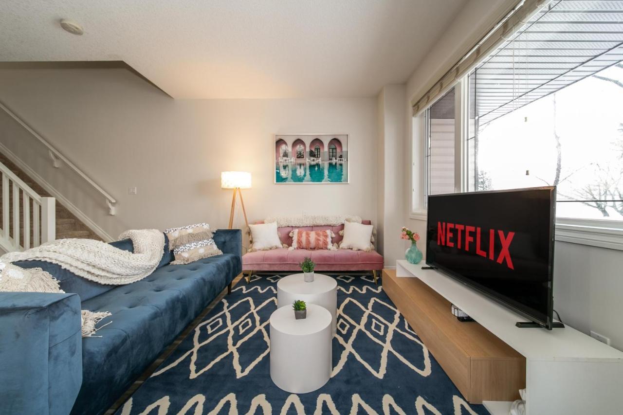 Mediterranean Retreat - King Bed - Fireplace - Jacuzzi - Fast Wi-Fi - Games Room - Free Parking & Netflix Edmonton Exteriér fotografie
